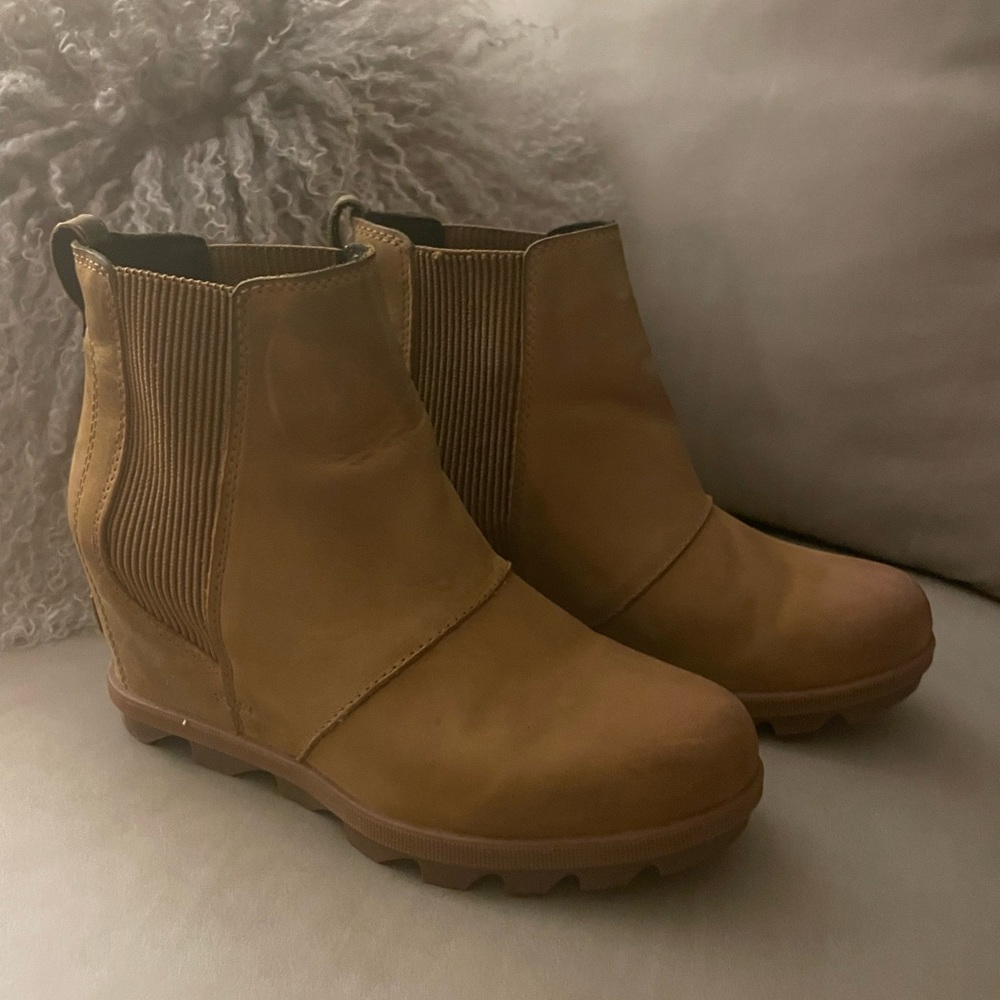 Sorel Joan of arctic Chelsea wedge Carmel color